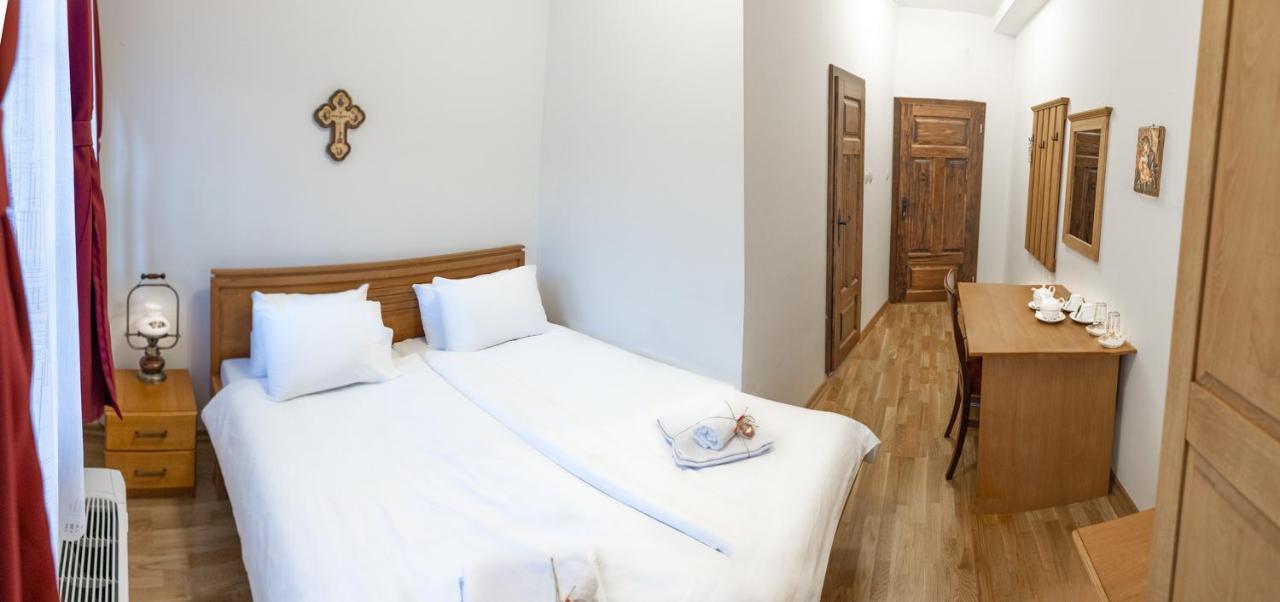 Guest Mansion, Гостински Палат Rostusa Esterno foto